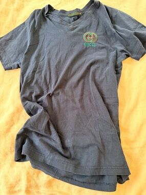 Gucci Dark Navy V‑Neck Tee with Red & Green Embroidered Logo